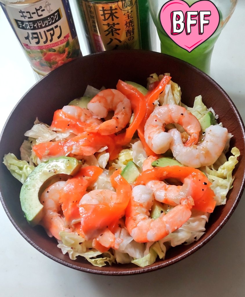相方飲み会につきワイのサラダ
🥳🍻ｶﾝﾊﾟｰｲ