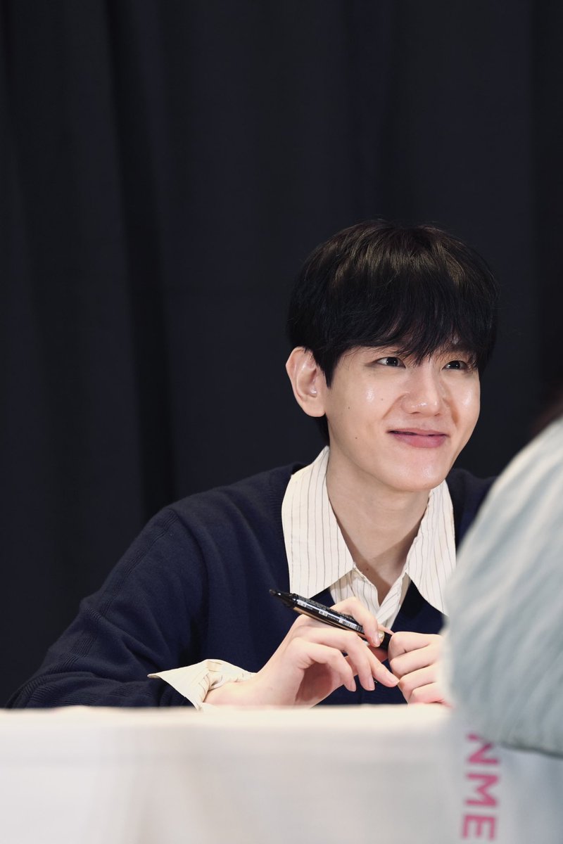 bbbb_____hhhh's tweet photo. 20260131 Taiwan 대만팬사인회

진실한 마음을 주는 백현이 'ㅅ' ♡

#변백현 #백현 #BAEKHYUN https://t.co/jDLONEmswl