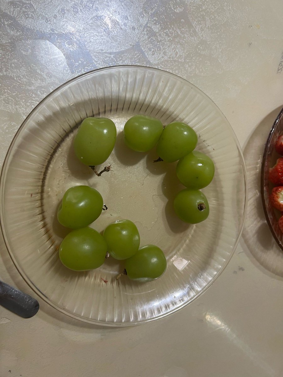 irfankhan2196's tweet photo. 「一口爆汁的阳光草莓！现摘红颜草莓甜度12+，果形饱满无空心，咬开是浓醇果��+淡淡奶香，冰一下更绝～性价比拉满，实现草莓自由就选它！」， https://t.co/401TVZaMtc