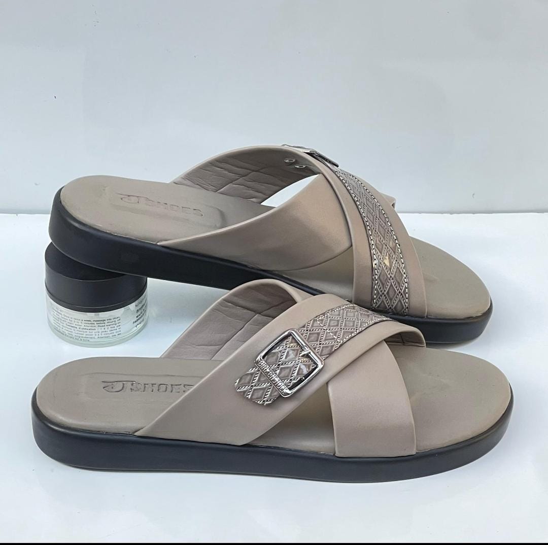 ChaichaiTj's tweet photo. Price: 14,500
Size: 40-45 (In diffrent colours)👌
WhatsApp/Call: 08149627627 https://t.co/9p6hUzSaCz