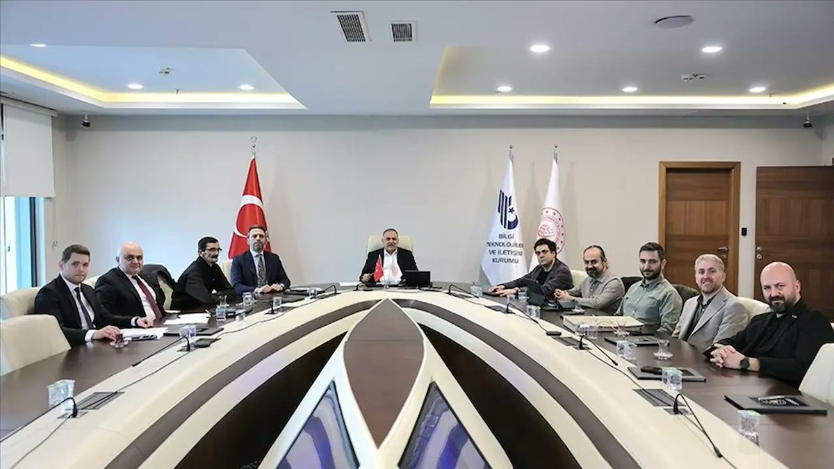 rzrblds's tweet photo. TOGED Yönetim Kurulu Başkanı Ali Erkin, oyun sektörüne yönelik düzenleme hazırlıkları ve sektöre olası yansımalarına ilişkin AA muhabirinin soruları yanıtladı.

https://t.co/BMjH1IcbNC https://t.co/DrwzQAqEIu