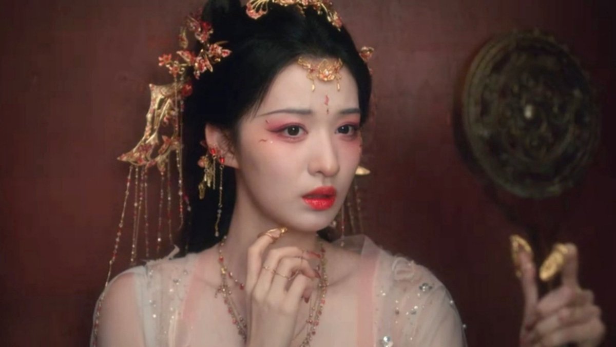 jooonyiie's tweet image. wang churan's ultra premium pro max face card is back on television