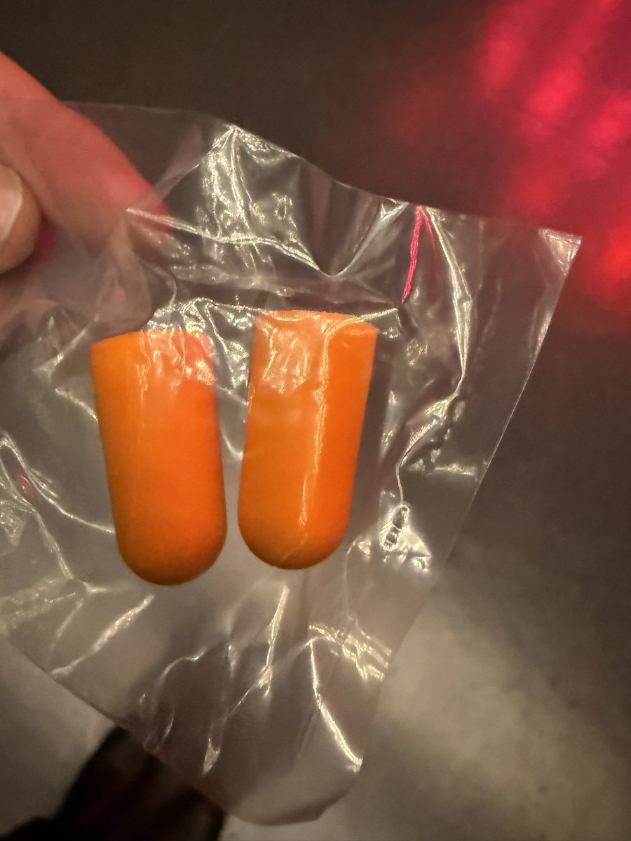 相変わらず耳栓配られたりカオスな雰囲気だなぁ笑