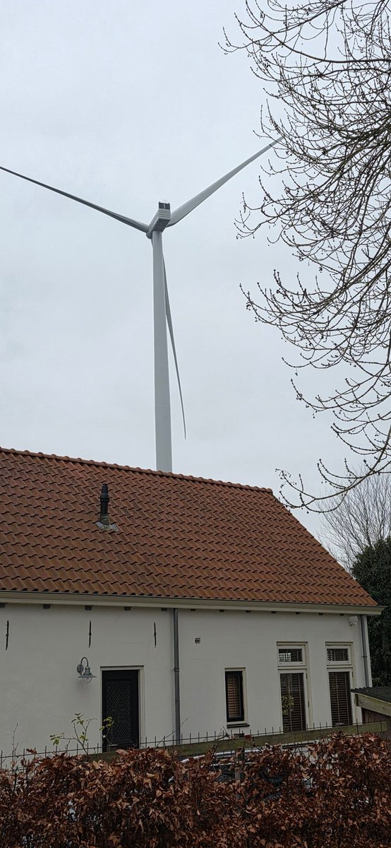 Mega‑windturbines steeds dichter bij woningen geplaatst. 
De Windlobby met miljarden gesteund. Omwonenden door discutabele uitspraken van de Raad van State in de ellende gestort. Wat een trieste erfenis laat jij achter Sophie.  <a href="/MinisterKGG/">Sophie Hermans</a> #RaadvanState 
Windpark Goyerbrug.