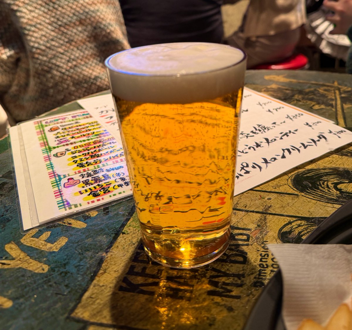 フライドPHOENIX🔥
ハッピーに乾杯ビール🍻
律儀に100円高い限定メニューのビール頼みます🍺
