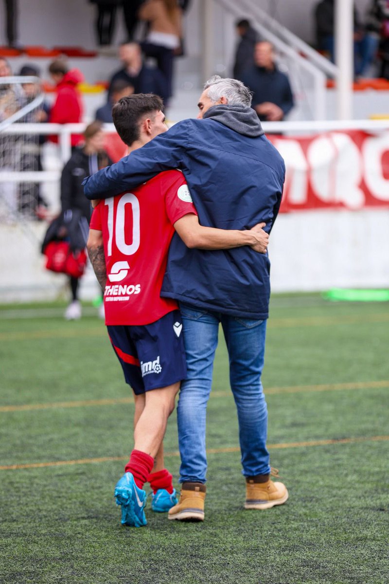 _Doshermanascf's tweet photo. ❤️💙 Somos más que un 𝐞𝐪𝐮𝐢𝐩𝐨: somos 𝗳𝗮𝗺𝗶𝗹𝗶𝗮.

Estar unidos, apoyarnos y caminar juntos es lo que nos hace fuertes como club. Nuestro director deportivo, 𝑭𝒓𝒂𝒏𝒄𝒊𝒔 𝑴𝒖𝒏̃𝒐𝒛, siempre cerca de los suyos, demostrando que aquí nadie está solo. https://t.co/tpmXDrq78q