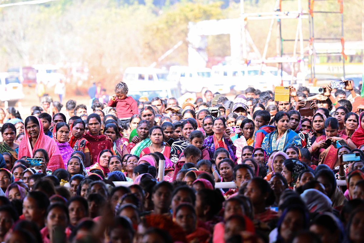 rashtrapatibhvn's tweet photo. President Droupadi Murmu interacted with women and youth of tribal communities at Simlipal, Odisha. The President underscored the importance of education and advised them to get benefits of government schemes. She urged them to work hard and become active participants in the nation's development journey.