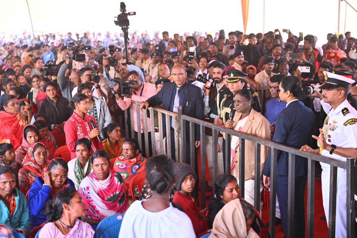 rashtrapatibhvn's tweet photo. President Droupadi Murmu interacted with women and youth of tribal communities at Simlipal, Odisha. The President underscored the importance of education and advised them to get benefits of government schemes. She urged them to work hard and become active participants in the nation's development journey.