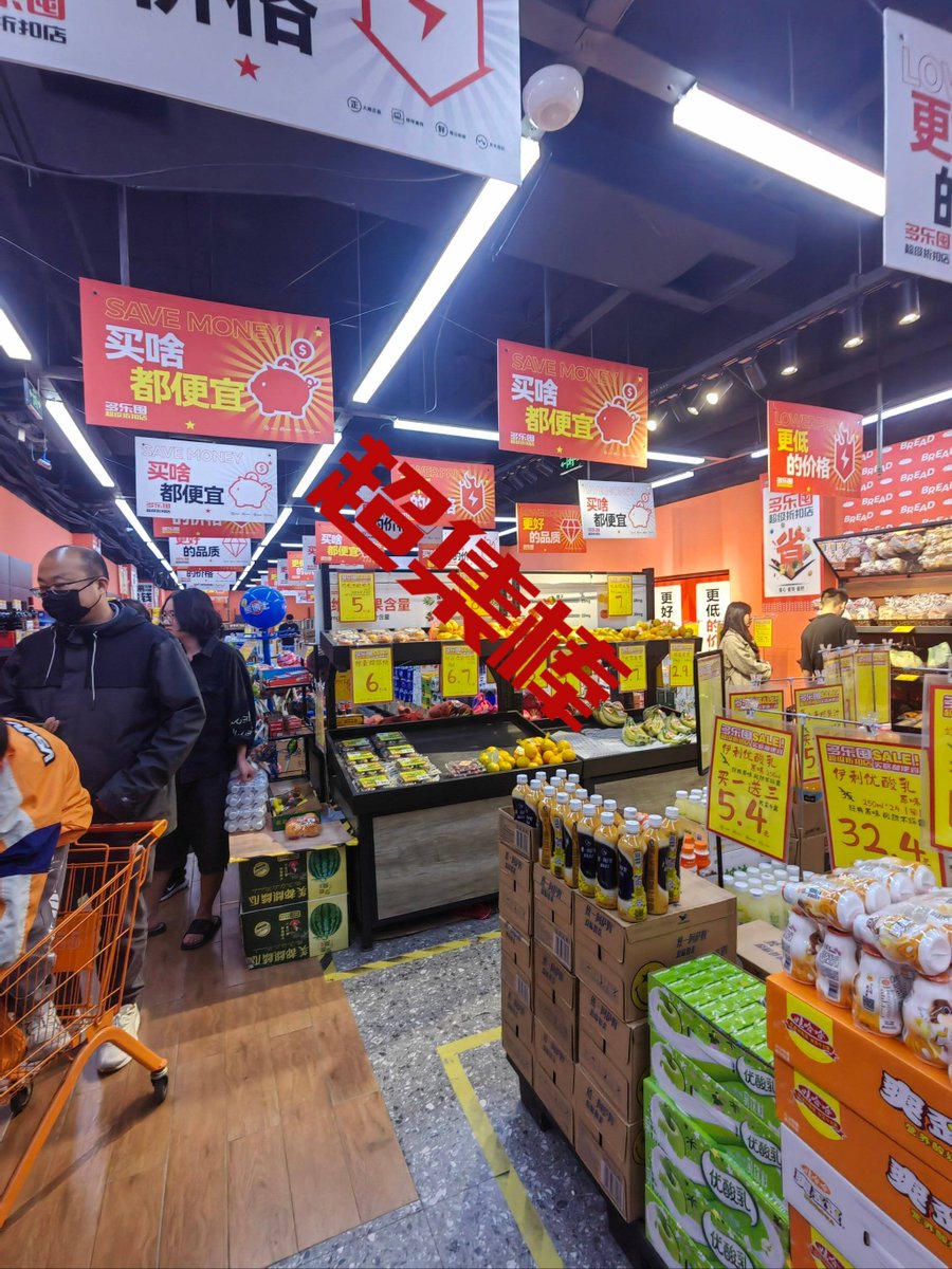 tkuby123's tweet photo. 【便利店补货清单】矿泉水5箱+饭团30个+消毒湿巾2提，明早到店！鲜榨橙汁新到货，早来早抢~ https://t.co/GEZZ2cb8Ii