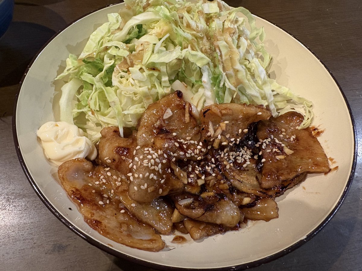 生姜焼き 初めて作ったけど今後の生活変わるくらい美味しかった笑 また