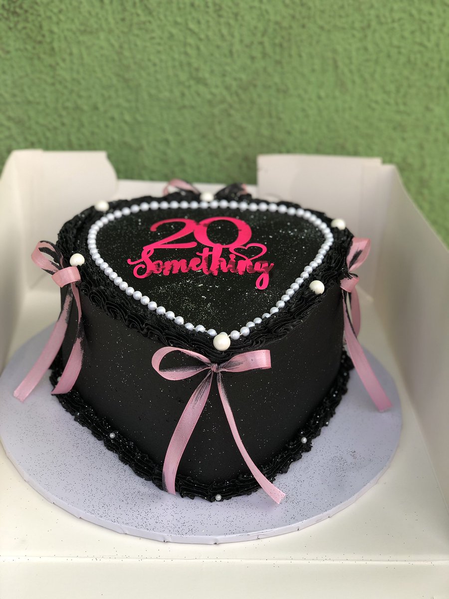 Cakes in Lagos 🎂🎂 PBD/505 tweet media