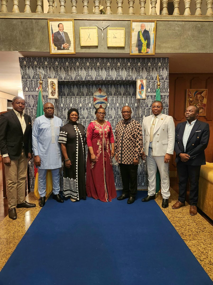 La Secrétaire Générale de la Conférence des Ministres de la Jeunesse et des Sports de la Francophonie au Brésil.

S.E. Mbeng, Ambassadeur du Cameroun a reçu Mme Thobi Ndedi à l'Ambassade du Cameroun. Un diner a également été offert en son honneur à la Résidence du Cameroun.