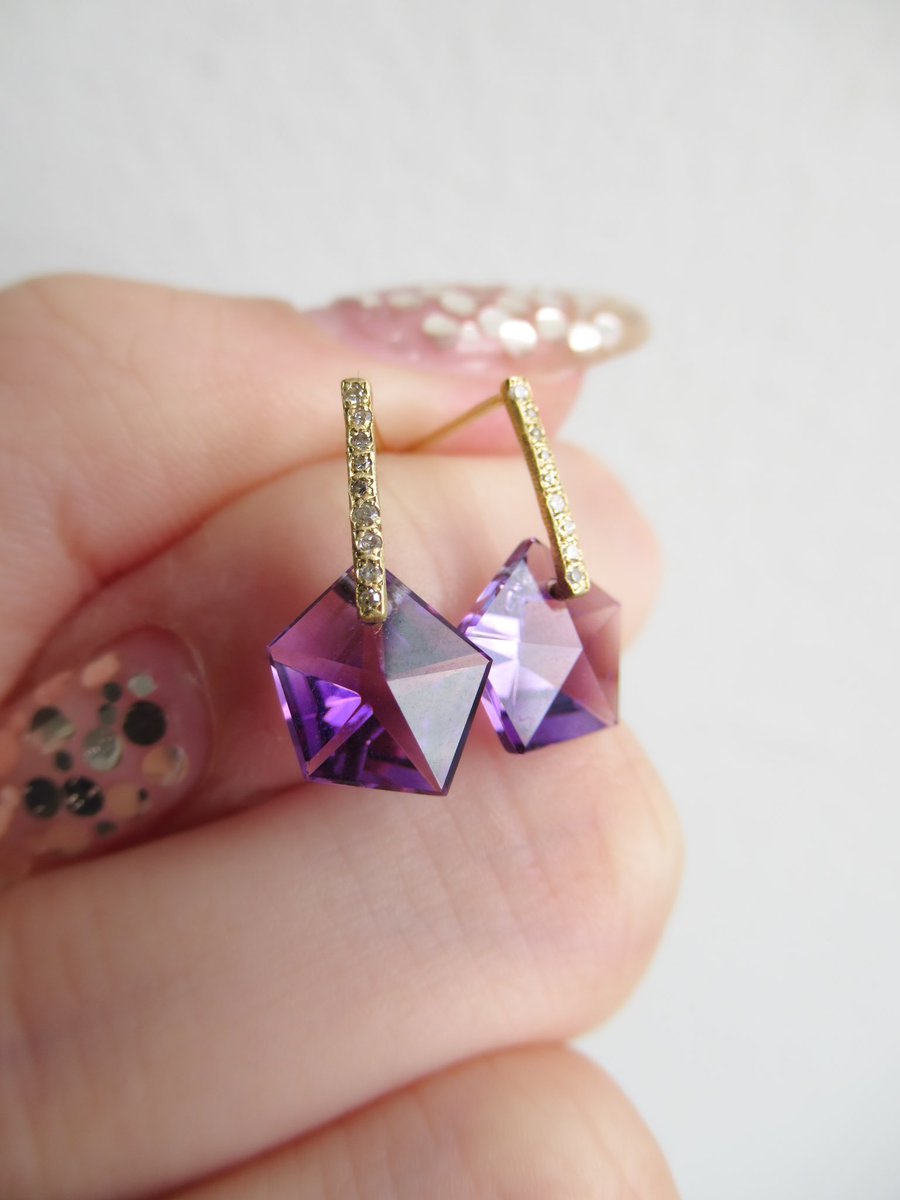 MONAKA osaka 2月の誕生石“アメシスト”をピックアップ。 妖艶な雰囲気