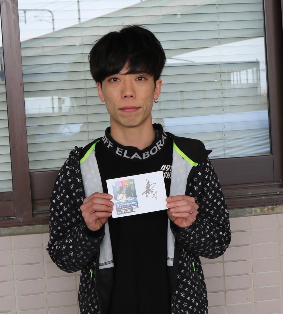 daily_boatrace's tweet image. 【 #ボートレースとこなめ 】
GⅠ #東海地区選手権 に出場中の #平本真之 選手、#高田ひかる 選手、#吉田裕平 選手、#前田滉 選手のサイン入り #クオカード をそれぞれ1人に #プレゼント 🎁！

☆応募方法 
①デイリースポーツ ボート屋X公式アカウント
@daily_boatrace
をフォロー…