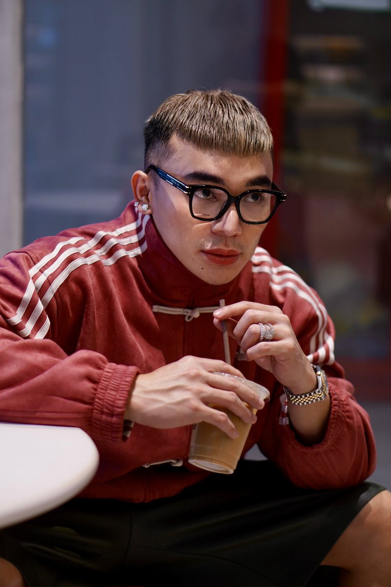 ALVINTure's tweet photo. My name is Pink and I'm really glad to meet you. 

📸 @iamjohnsonco 
ADIDAS CNY FROM PASABUY BY @ralphjonflores https://t.co/2hl2G082n5