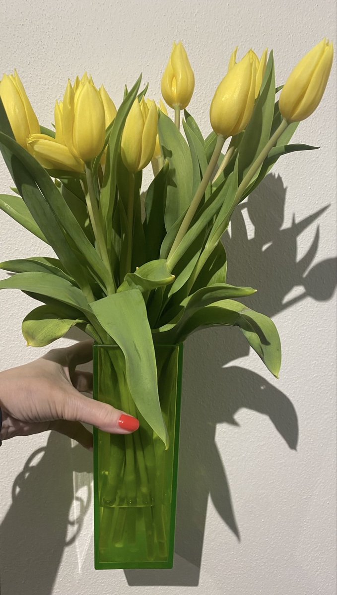Už,už je tady skoro víkend! Tak si ho v tomto sychravém počasí udělejme hezký.
Třeba jen kytkou🌷🌷🌷🌼