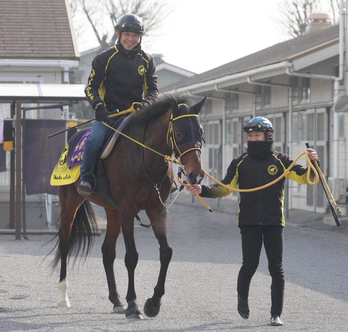 sponichi_sakata's tweet image. 24年天皇賞・春を制した
＃テーオーロイヤル が
栗東トレセンに戻ってきました
金曜は ＃菱田裕二 騎手を背に
角馬場でハッキング
「きのう帰ってきました。乗ったのは昨年の年明け以来だったと思います。凄くうれしいです。強度を上げてという段階ではないですが、少しずつ調子を取り戻してくれたら」