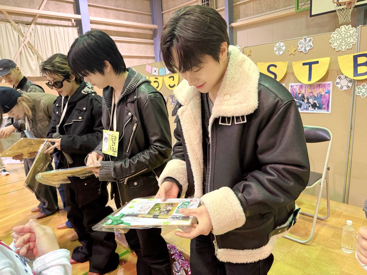 NPO_JKCA's tweet photo. ⛄#さっぽろ雪まつりKPOPFES 2026
過去に出演 #SHINee #BTS #nSSign 等
沢山の感動と愛を残した #GFSC charity児童福祉施設訪問
#JUSTB がバトンを引き継ぎ子供たちと楽しく交流💕
笑顔溢れる温かい交流になりました

明日のGFSCcharityにも多くの関心と応援をお願い致します🥰https://t.co/1uABKmfAzX https://t.co/qtxBSRjPsA