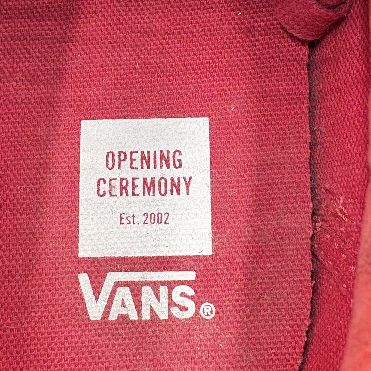 入荷しましたー

VANS x Opening Ceremony
ヴァンズ×オープニングセレモニー
オールドスクール バーガンディレッド！

サイズはJPN27.0cmとなります。
お取り置きも大歓迎です！
希少なデッドです。

￥8,600/ea 1足のみです😆

お早めに！

#エイチワイエム
#スニーカーショップ
#岡山県
