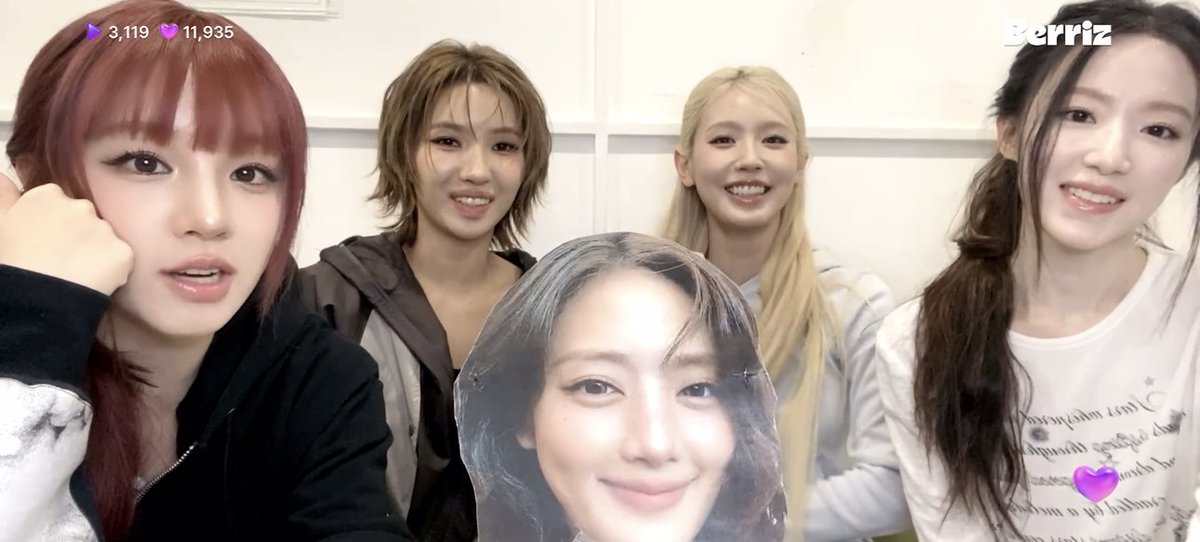 idle printed minnie’s pic to be with them🥹🥹