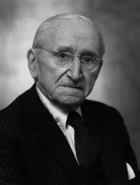 « Il n’y a fondamentalement aucune différence entre le socialisme et le fascisme. »  
Friedrich Hayek
