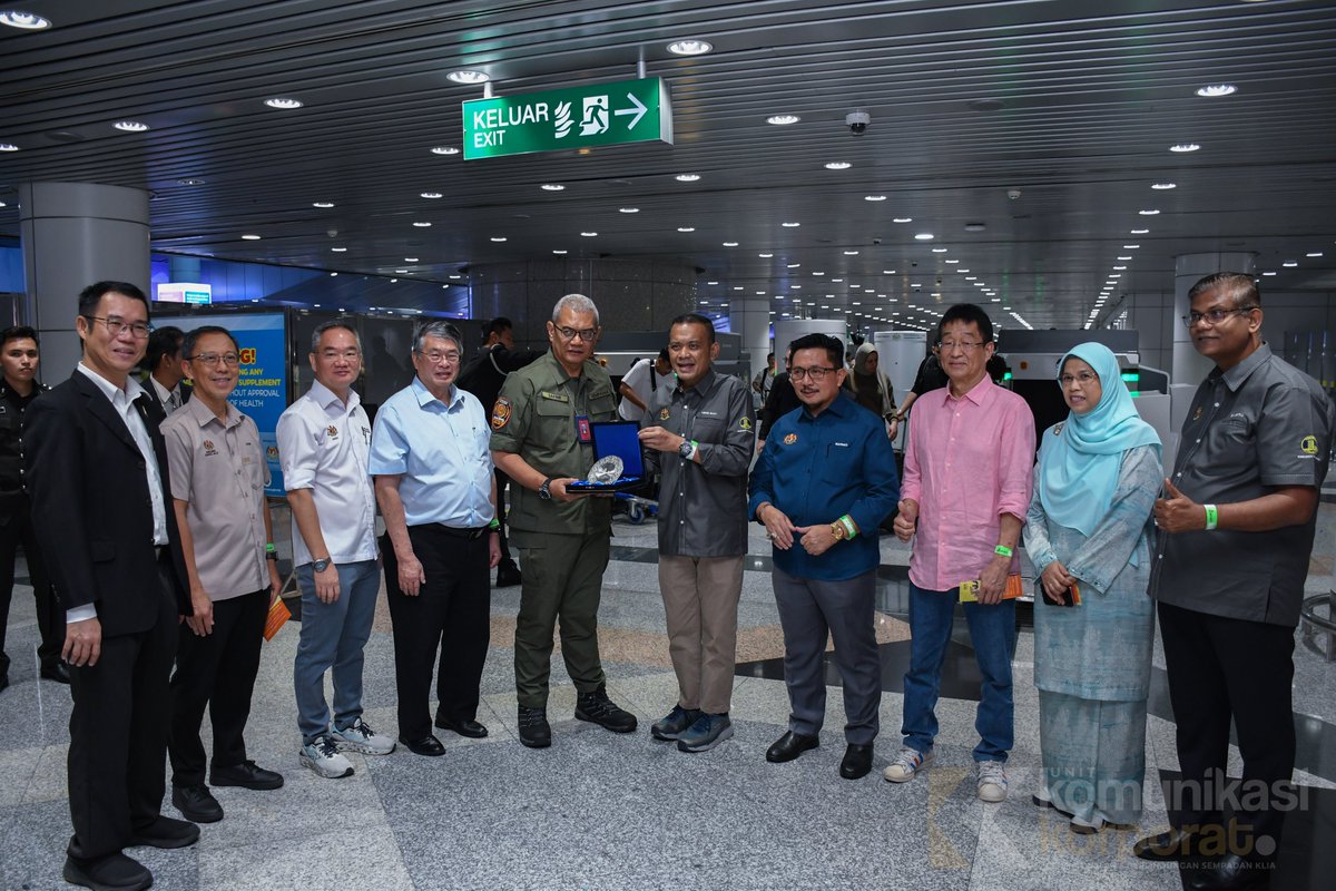 6 Februari 2026 | AKPS KLIA telah menerima Lawatan Kerja Jawatankuasa Pilihan Keselamatan dengan kerjasama Malaysia Airports. Lawatan ini bertujuan menilai pelaksanaan fungsi kawalan dan keselamatan sempadan.