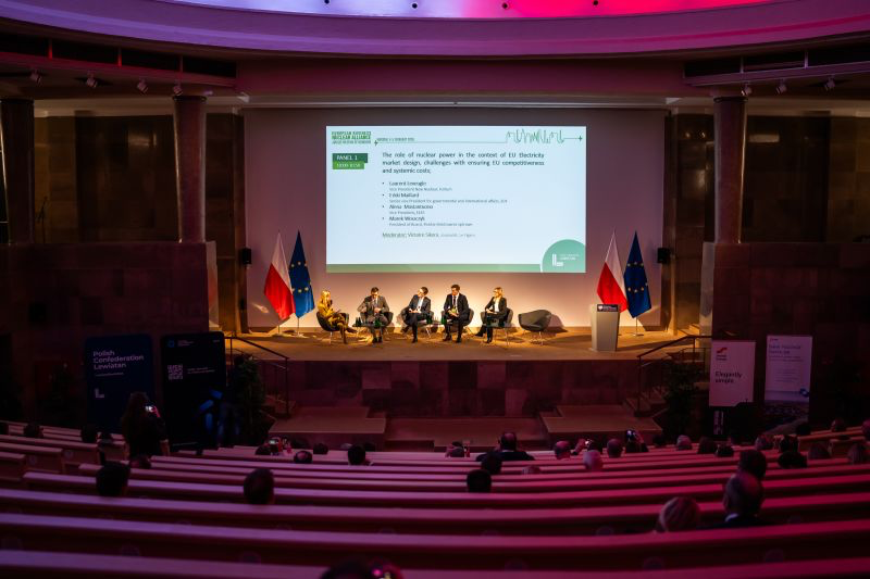 EESC_TEN's tweet photo. This week, @EESC_EU Vice-President & former #PINC co-rapporteur attended the European Business Nuclear Alliance in Warsaw.
“Climate neutrality by 2050, strategic autonomy & competitiveness need every credible low-carbon option & the right enablers.”
ℹ️ https://t.co/a10bO1vGQv https://t.co/8O8R4k177t