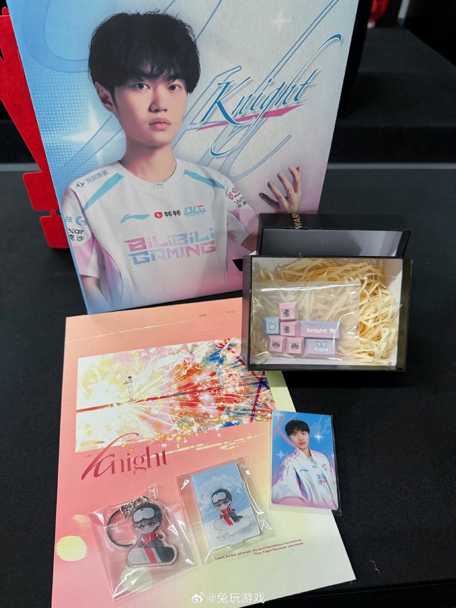 namisylee's tweet image. to celebrate #knight 9th-anniversary cfans prepared so many gifts and goodies～ 

祝卓定九周年快乐 🫶