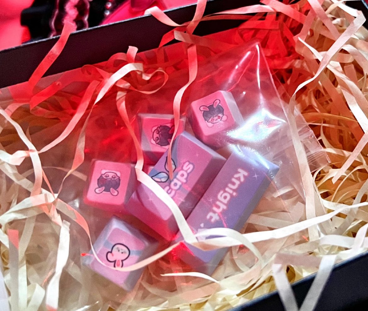 namisylee's tweet image. to celebrate #knight 9th-anniversary cfans prepared so many gifts and goodies～ 

祝卓定九周年快乐 🫶