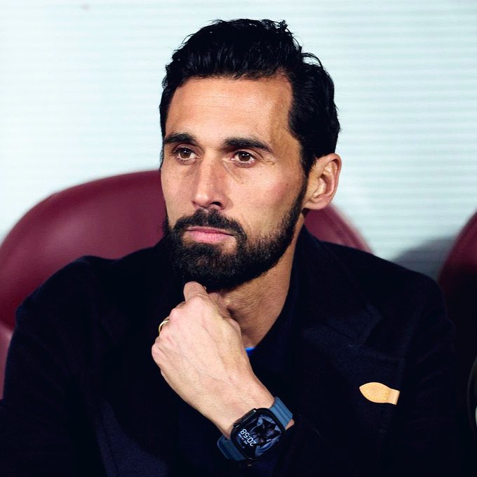 FutbolHub_'s tweet photo. 🚨𝐁𝐑𝐄𝐀𝐊𝐈𝐍𝐆: Álvaro Arbeloa is under growing pressure inside the Real Madrid dressing room.. ⚪️👀

▪️Some players view him as nothing more than a caretaker 😳
▪️The squad was shocked by Dani Ceballos’ absence vs Benfica⏳
▪️His pre-Rayo press conference was delayed due to internal disagreements ⏱️⚠️

📰 @La_SER