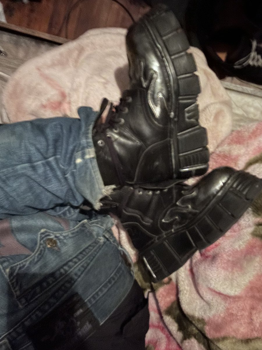 StuckInAKlink's tweet image. line me up and kill me