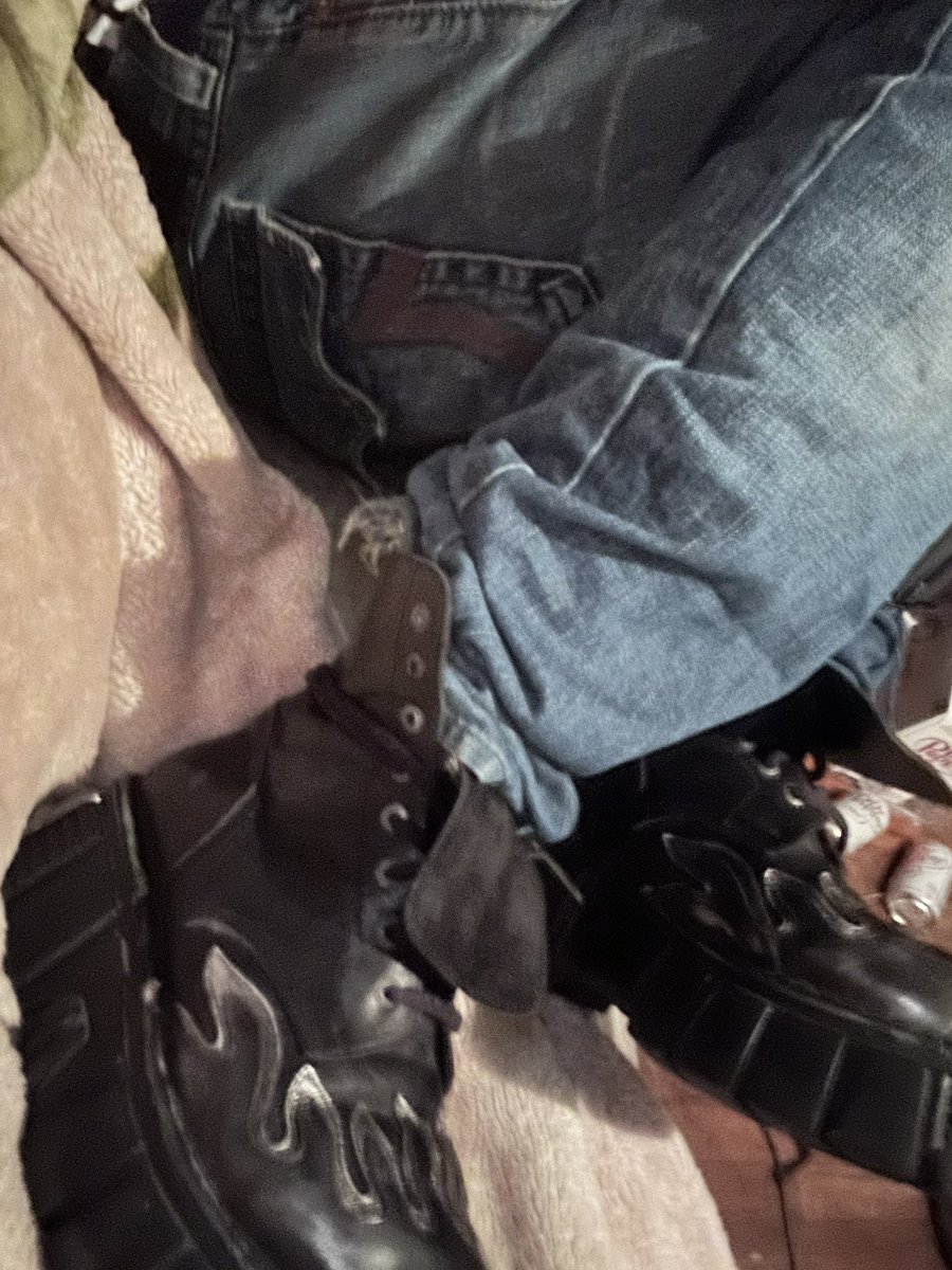 StuckInAKlink's tweet image. line me up and kill me