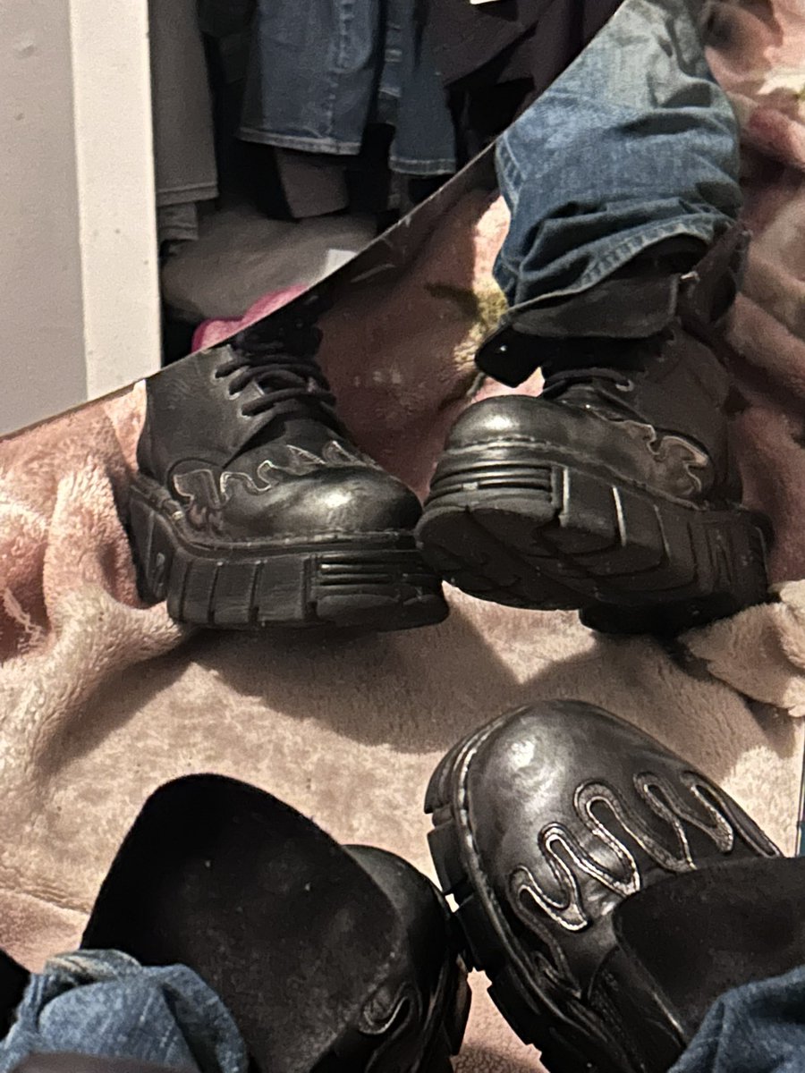 StuckInAKlink's tweet image. line me up and kill me