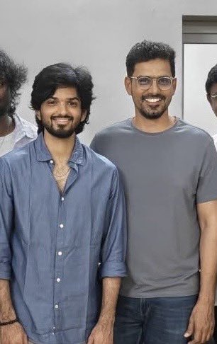 FridayCinemaOrg's tweet photo. .#justupdate
பலரை அறிமுகப்படுத்திய @DreamWarriorpic தயாரிப்பாளர் #srprabhu பிறந்த நாள் கொண்டாட்டம்.இதில் சிறப்பாக,இவர்கள் நாயகனாக அறிமுகப்படுத்தும் இசையமைப்பாளர் வித்யாசாகர் மகன் #harshavardhan கலந்து கொண்டார்.அவரே இசையமைக்கிறாராம்.புதியவர் #nesan இயக்குகிறார்.
#HBDSRPrabhu https://t.co/I0ZKk6KDAK