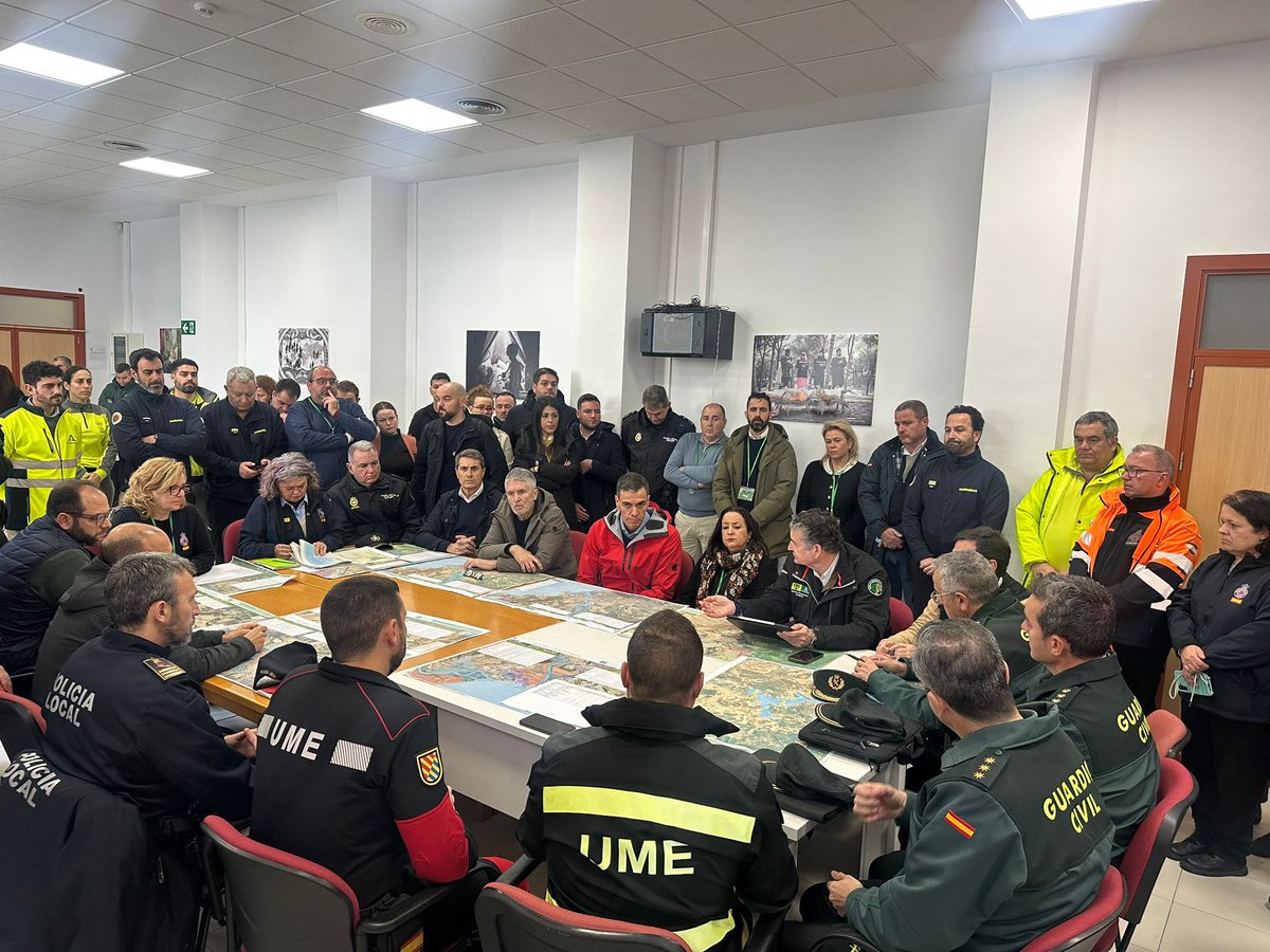 antoniosanz's tweet image. Hoy he explicado en el Puesto de Mando Avanzado de #SanRoque al presidente del Gobierno, Pedro Sánchez, la situación de la zona tras el paso de la #BorrascaLeonardo

Son ya 9.241 incidencias que se han registrado en #Andalucía desde que empezó el enjambre de borrascas, el 27 de