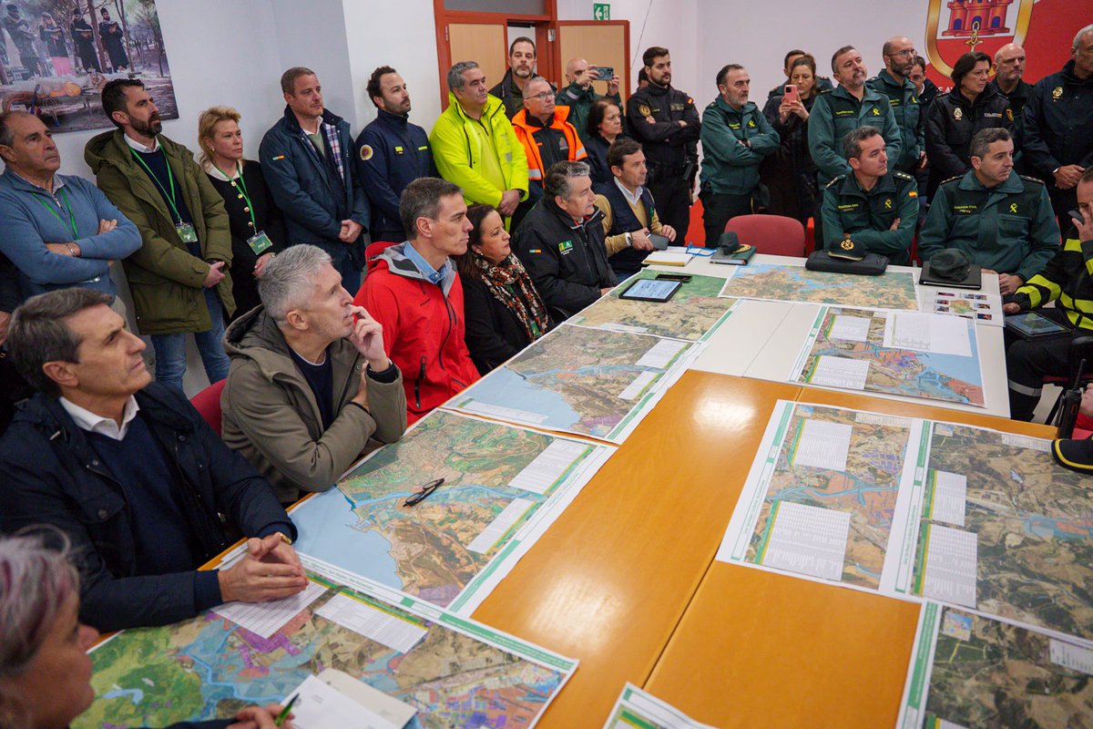 antoniosanz's tweet image. Hoy he explicado en el Puesto de Mando Avanzado de #SanRoque al presidente del Gobierno, Pedro Sánchez, la situación de la zona tras el paso de la #BorrascaLeonardo

Son ya 9.241 incidencias que se han registrado en #Andalucía desde que empezó el enjambre de borrascas, el 27 de