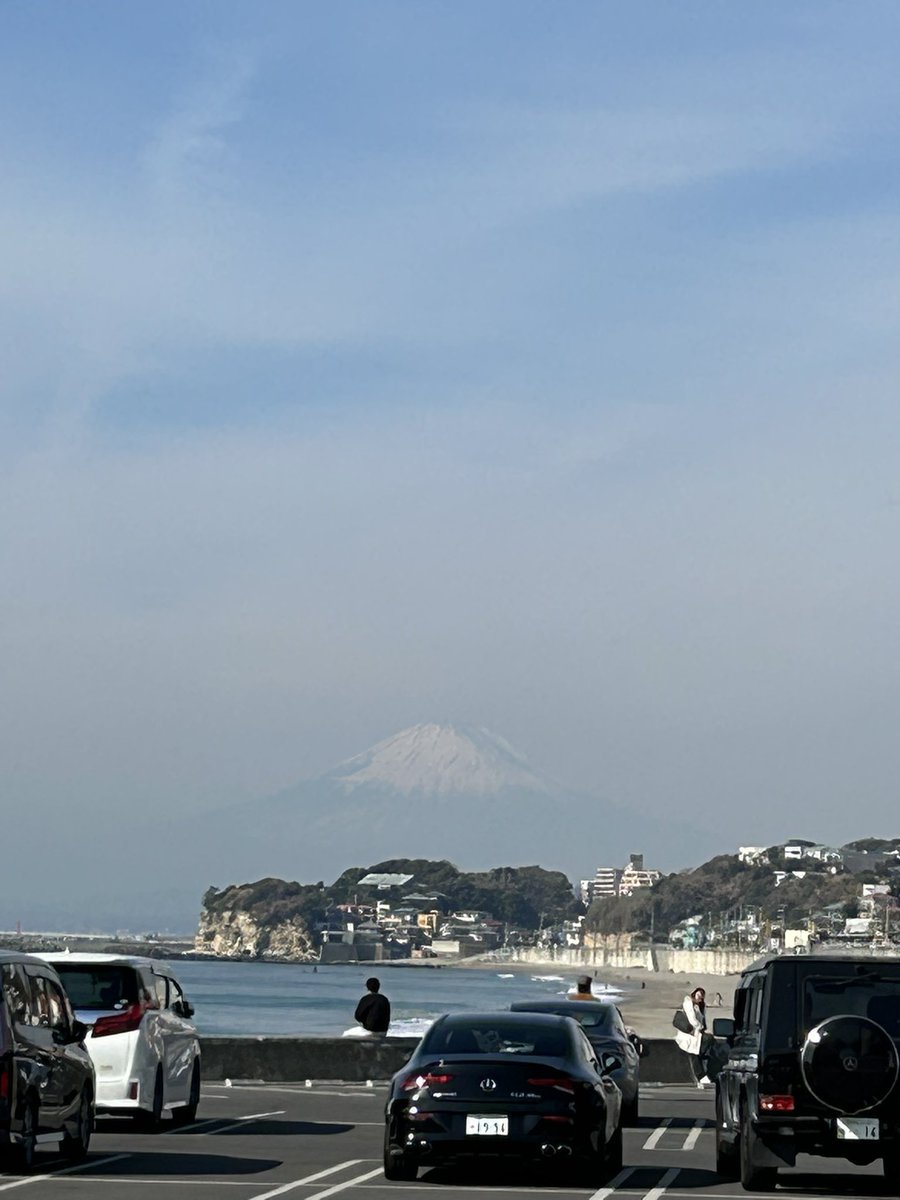 ZRX400_hiro's tweet photo. 久々に海岸線走ったけど、気持ち良かった〜由比ヶ浜付近でUターンしたら富士山見ながら走れるのは更に気持ちよかった〜 https://t.co/jAo81McqiV