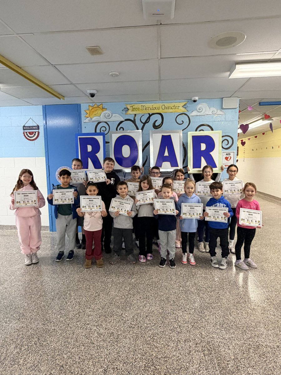 OquenockWI's tweet photo. November, December and January ROAR AWARD WINNERS!! Great job by all! ππππππ#WIpride https://t.co/Uksl1wi6NS