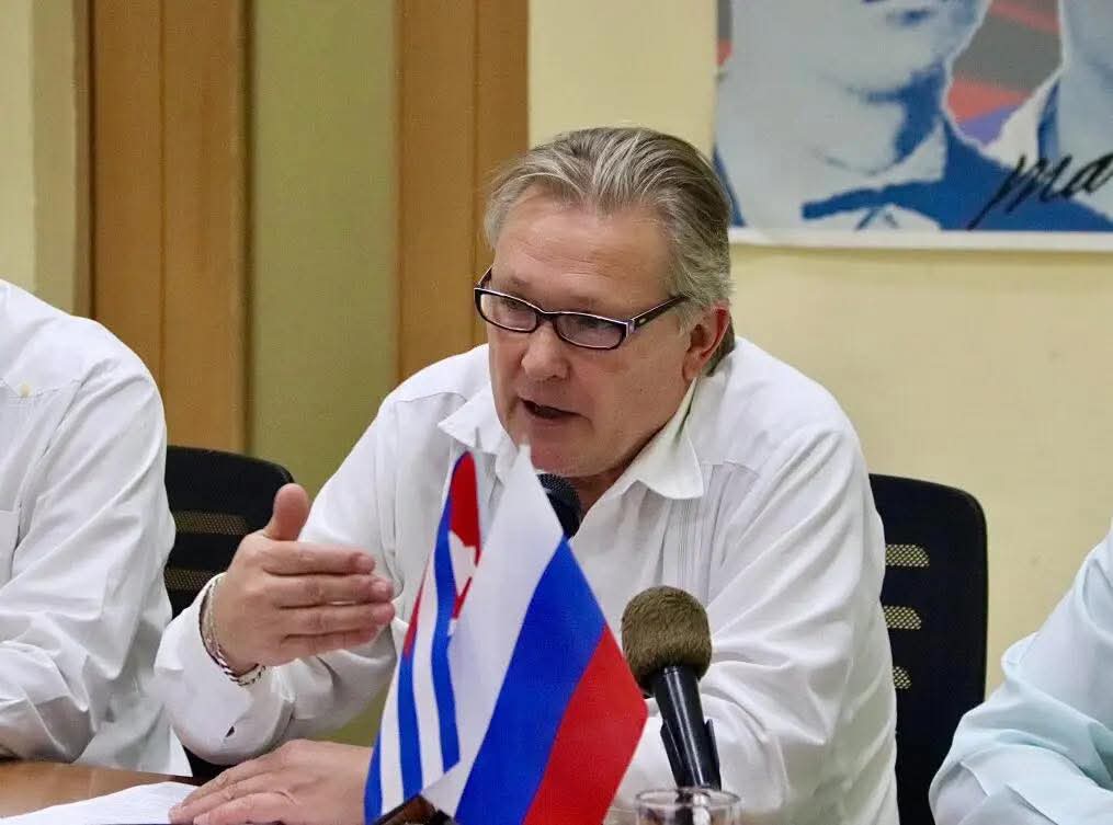 ⚠️El Gobierno de Rusia 🇷🇺 ratificó este jueves que continuará con los envíos de crudo a Cuba 🇨🇺, en un claro gesto de apoyo económico ante la intensificación del ilegal bloqueo económico, comercial y financiero de Estados Unidos contra #Cuba 
#Rusia #Solidaridad