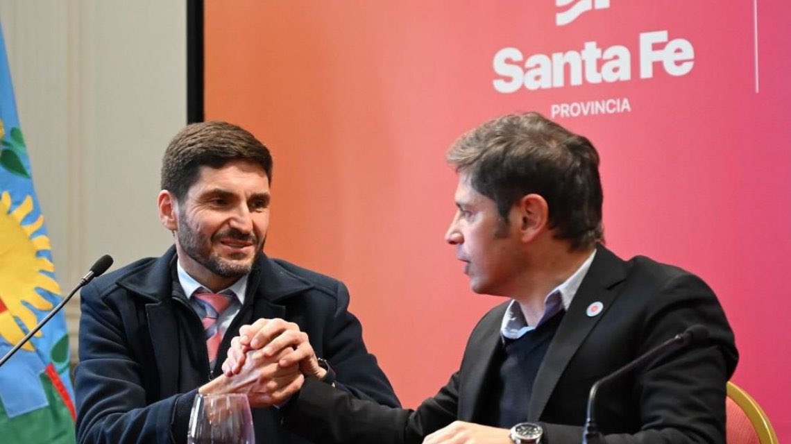 ElTrumpista's tweet photo. 🔴 PAPELON HISTÓRICO

Maximiliano Pullaro lleva perdidos MÁS DE 53 MILLONES de DÓLARES de los Santafesinos.

👉🏼 Prefirió ahorrar en dólares afuera en lugar de bonos en pesos para llevarle la contra al gobierno nacional

👉🏼 PERDIÓ MILLONES DE DÓLARES DEL CONTRIBUYENTE https://t.co/ab6KUQz9bc