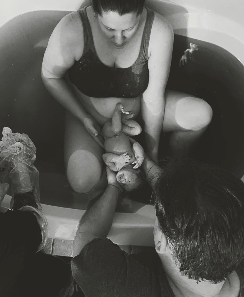 Seamos realistas:
Ninguna mujer pone en peligro su vida y su salud sin mayor pago que el de ser un "ángel" o "un milagro"

Los datos del número de mujeres que se "prestan" en países en los que se requiere que se haga de forma altruista lo confirman

#NoTeCreasBulos