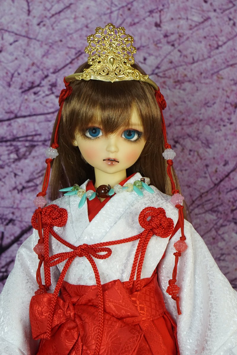 SDサイズ（55ｃｍサイズ）巫女衣装です。
衣装の色は白赤、前回の衣装と少しだけデザインが変わってます。

#アイドール名古屋
#名古屋アイドール41
#和風
#巫女