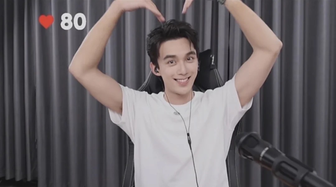 ThaiLeiMiWulei's tweet photo. 𝟬𝟲.𝟬𝟮.𝟮𝟬𝟮𝟲 | 🔴 𝗟𝗶𝘃𝗲 𝗚𝗮𝗺𝗲 𝗳𝗼𝗿 𝗣𝗲𝗮𝗰𝗲 

🙏🏻 ขอบคุณทุกคน ผมว่าพวกเราสามคนยังมีสิ่งสำคัญอีกอย่างที่ยังไม่ได้พูด ก็คือในใจพวกเราทั้งสาม ก็หวังว่าในปีใหม่ 
นี้พี่เหล่ย ประสบความสำเร็จในหน้าที่การงานมากขึ้นเรื่อย ๆ 🎊
💚ขอบคุณครับ ผมจะพยายามให้เต็มที่
แล้วก็หวังว่าทุกคนจะประสบความสำเร็จในสายงานของตัวเอง ขอให้สองท่านสตรีมเมอร์ ปีใหม่คนดูเพิ่มขึ้นเยอะ ๆ ขอให้นักแข่งทำผลงานดีในสนามแข่ง แล้วปีใหม่พวกเรามาสู้ไปด้วยกัน  🤗

โอเค วันนี้ก็ประมาณนี้ ขอบคุณทุกคน บ๊ายบาย เหนื่อยแล้ว ๆ ลงไลฟ์อย่างสมศักดิ์ศรี  🥹 โอ๊ย ปวดเอวปวดหลัง ลงไลฟ์ละ โอเค

📃 : Trans. 
-
 #อู๋เหล่ย #WuLei #吴磊 #leowu 
#吴磊LEO #Thaileimiforwulei