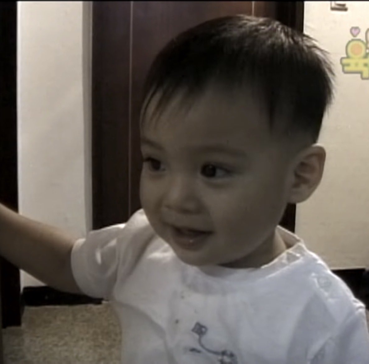 계속 뜨는 우주를 보고 있으니
자꾸 재미니가 생각나