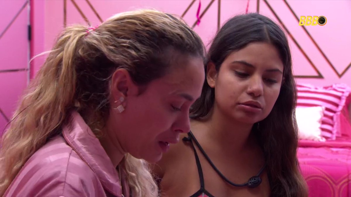canalantenados's tweet photo. Sarah está chorando copiosamente: "Se eu sair pra uma pessoa tipo Babu, realmente não era pra eu ganhar isso aqui. Porque eu não vou reagir que nem ele reage as coisas." #BBB26 https://t.co/1Q5OSG2w4W