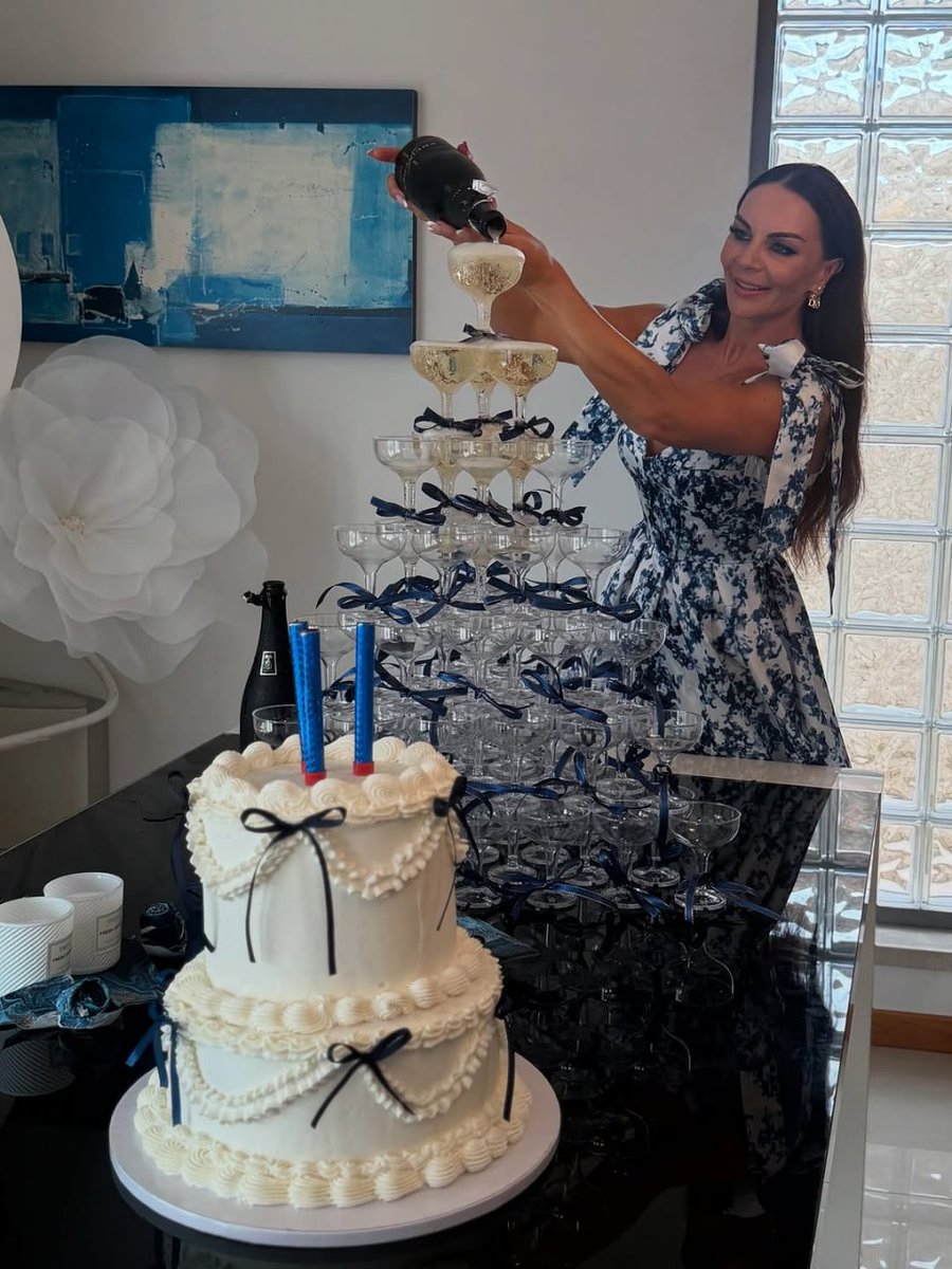 mmaf3a1's tweet photo. Cheers to another year of growth, grace, and great cake. 🥂✨ #BirthdayGirl #Jan28 https://t.co/isB0h9h5o2