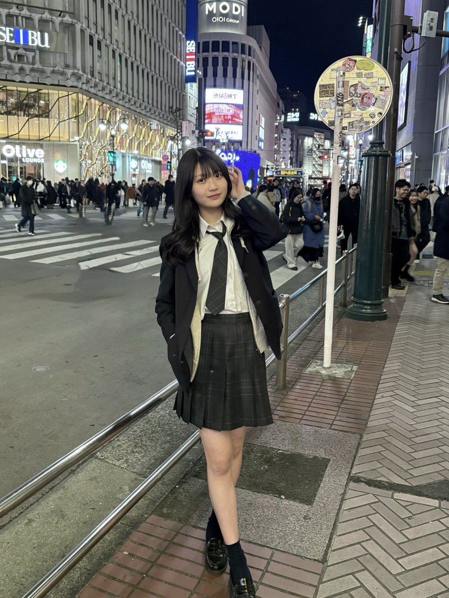 yako__o4o5's tweet photo. «カンコー委員会9期生オーディション»に参加しています！🏫🌟
⁡
2/8(日)までSNS審査があるので、いいね、コメント、RTお願いします！🙏🏻
⁡
制服にグレーパーカーを合わせてみました！🩶
⁡
パーカーを着るだけで一気に韓国感がでて可愛い> ̫<🇰🇷.⋆𝜗𝜚

 #カンコー委員会 #制服 #高校生 #jk #拡散希望 https://t.co/FypKAks0CB
