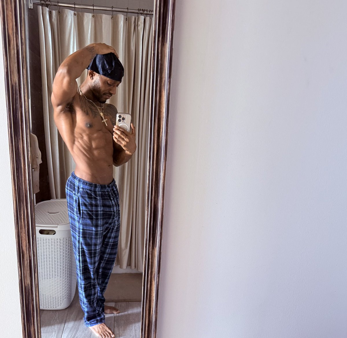 Morning ! 🌞, It’s Friday , Feeling Great, Feeling Blessed and Like a Champion ! Made it to the 2nd Round of Mr Health and Fitness 2026 ! If you reading this please vote 🗳️, Link in Bio 🙏🏾🫶🏽