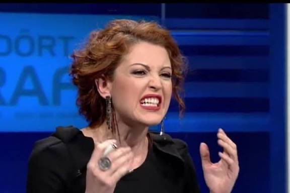 TMSF yönetiminde olan Haber Türk, yazar kadrosunda bulunan Nagehan Alçı’yı kovmuş.

Umarım bu ülkede 1 gram ekmeğe muhtaç kalırsınız…