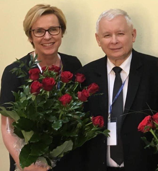 Dobre wieści! Pan Prezes <a href="/OficjalnyJK/">Jarosław Kaczyński</a> opuścił szpital! Dużo zdrowia Panie Prezesie 💐 Popierasz? Zostaw ❤️